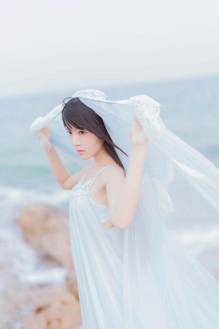 《冬眠 长裙》｜桜桃喵 · 14张写真