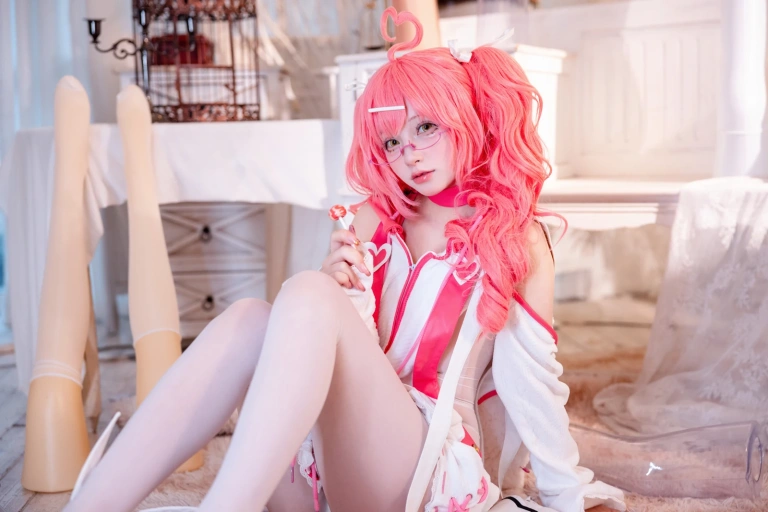 《交错战线卡缇娜》｜花铃 · 21张写真
