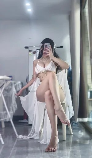 《舞娘》｜九言 · 37张写真、1 个视频