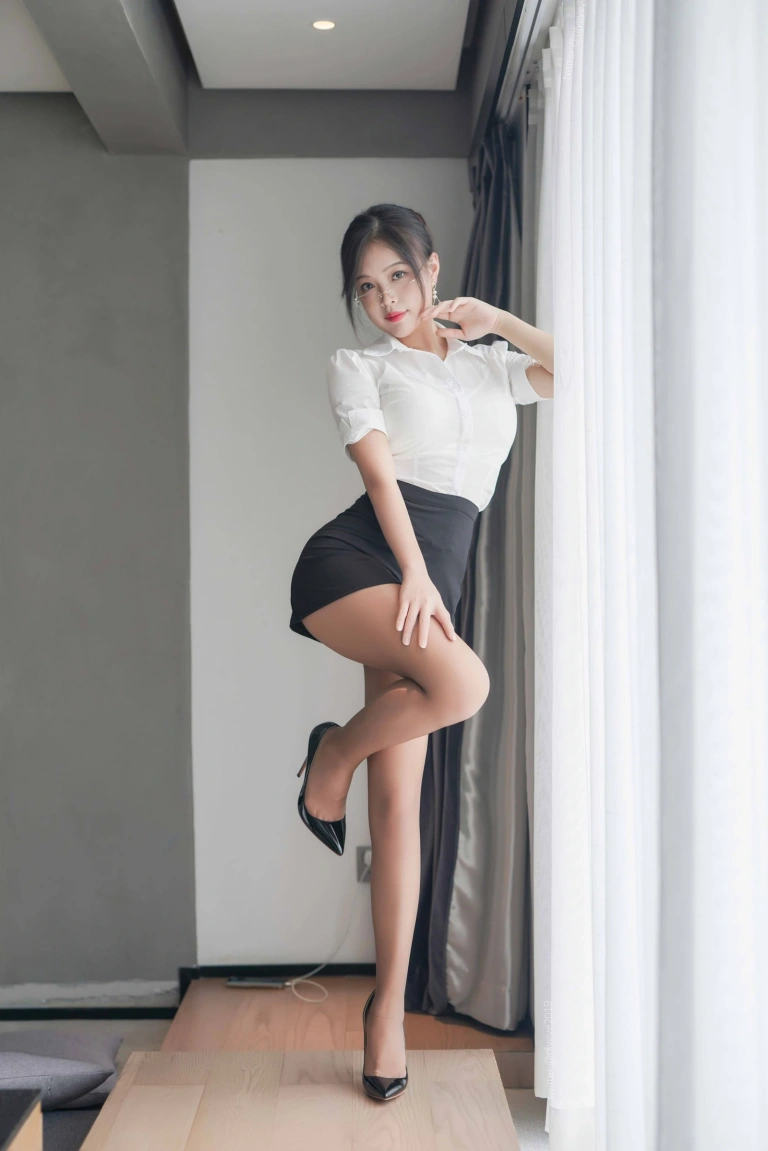 《秘书的私人时间2.0》｜白烨 · 72张写真、4 个视频
