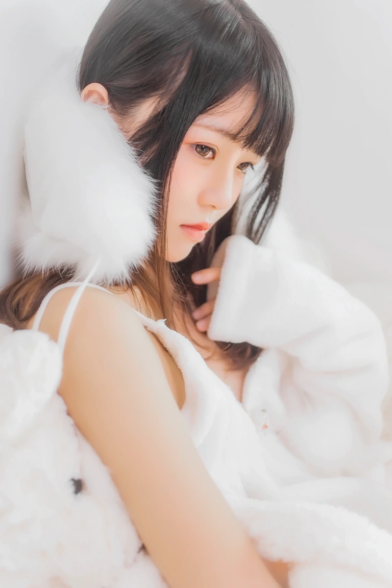 《冬眠套装》｜桜桃喵 · 38张写真