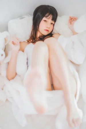 《冬眠套装》｜桜桃喵 · 38张写真