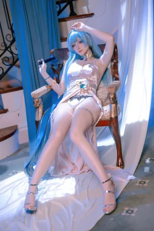 《胜利女神：妮姬 海伦 礼服》｜屿鱼 · 60张写真