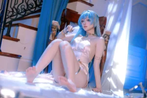 《胜利女神：妮姬 海伦 礼服》｜屿鱼 · 60张写真
