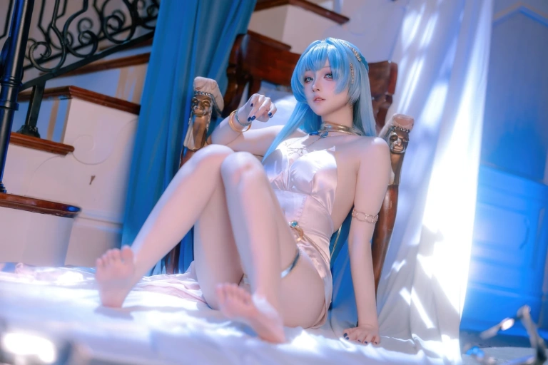 《胜利女神：妮姬 海伦 礼服》｜屿鱼 · 60张写真