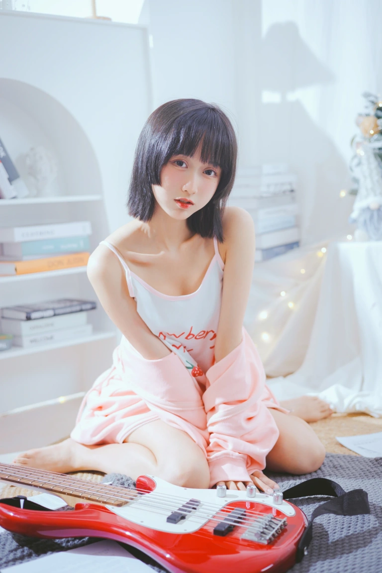 《贝斯与妹妹》｜木棉棉 · 53张写真