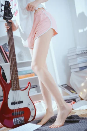 《贝斯与妹妹》｜木棉棉 · 53张写真