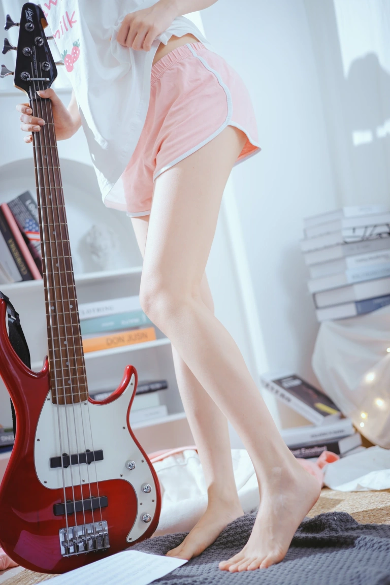 《贝斯与妹妹》｜木棉棉 · 53张写真
