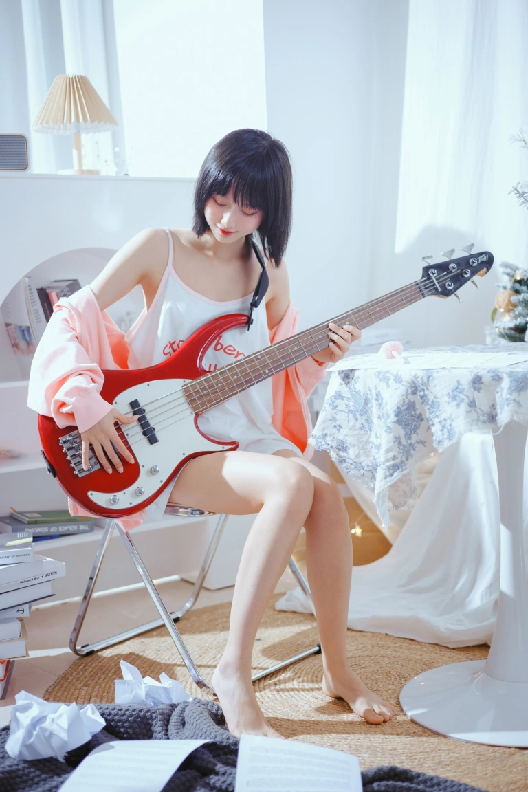 《贝斯与妹妹》｜木棉棉 · 53张写真