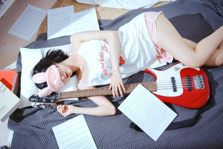 《贝斯与妹妹》｜木棉棉 · 53张写真