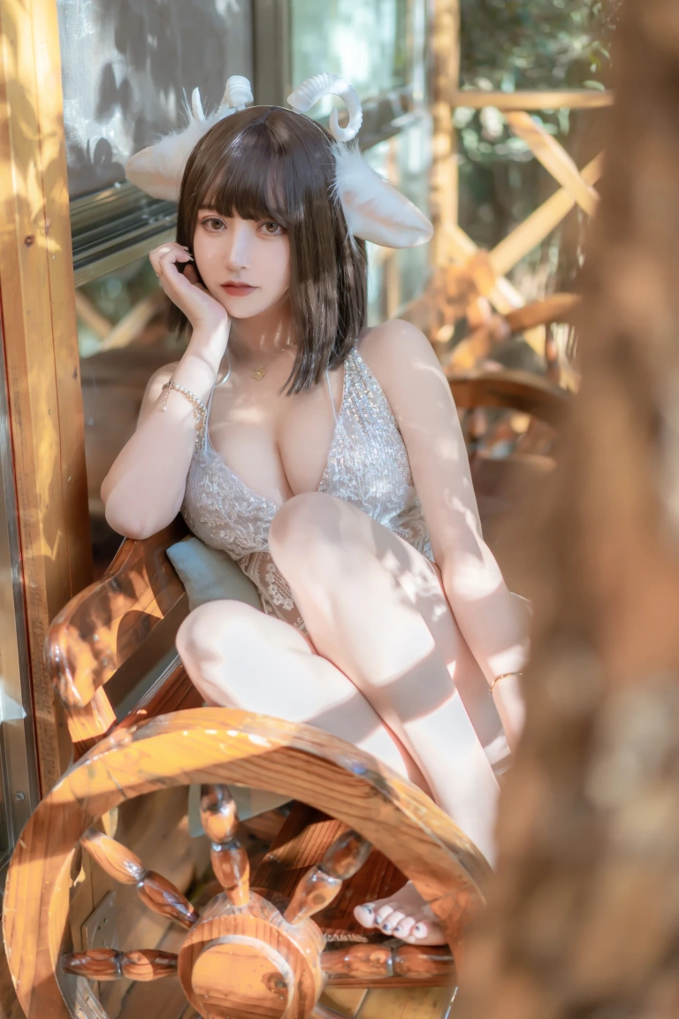 《小羊》｜过期米线线喵 · 66张写真