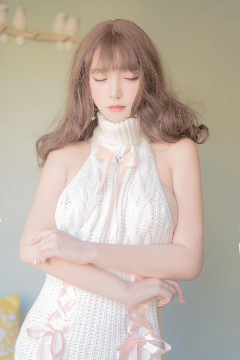 《露背毛衣》｜过期米线线喵 · 42张写真
