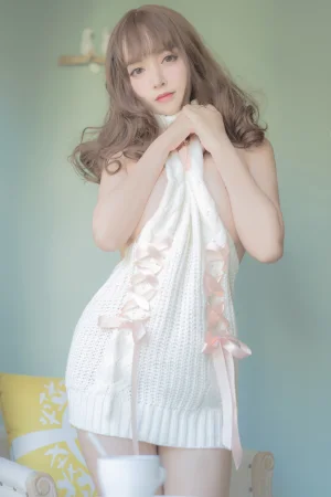《露背毛衣》｜过期米线线喵 · 42张写真