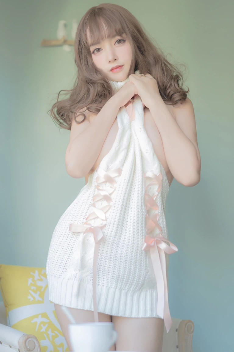 《露背毛衣》｜过期米线线喵 · 42张写真