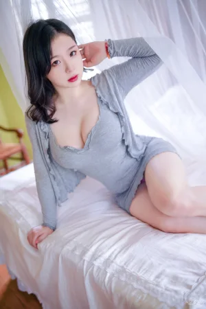 《房东太太》｜皮皮奶 · 50张写真