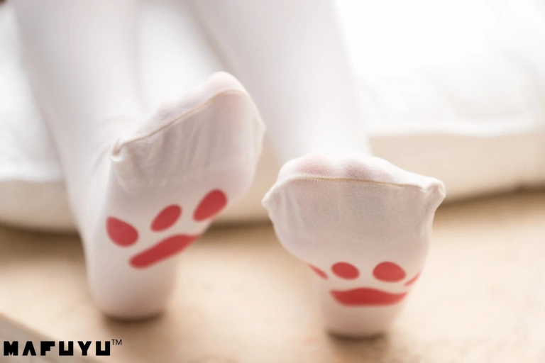 《猫爪白丝系列（含视频）》｜神楽坂真冬 · 100张写真、1 个视频