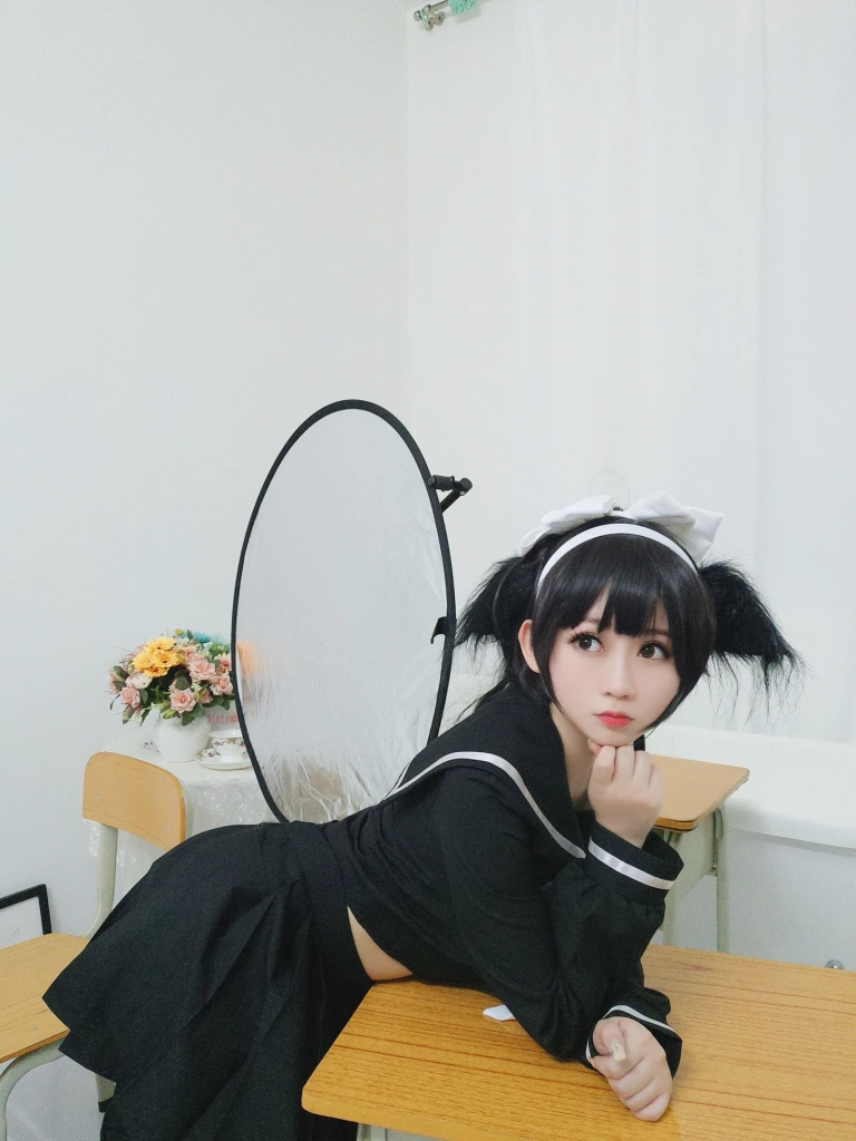 《爱岩》｜依酱 · 14张写真