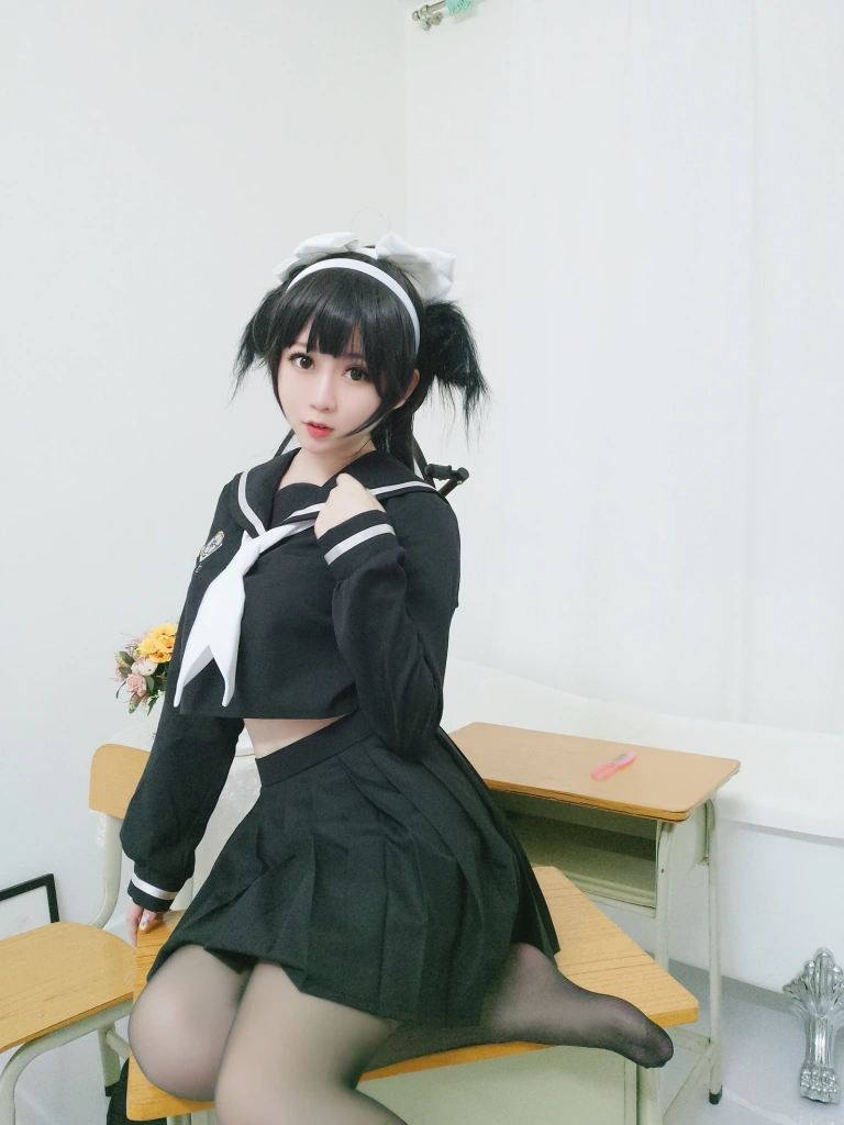 《爱岩》｜依酱 · 14张写真