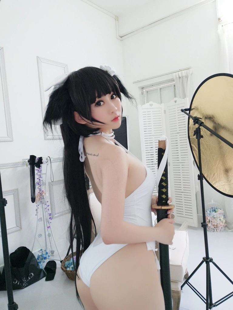 《爱岩》｜依酱 · 14张写真