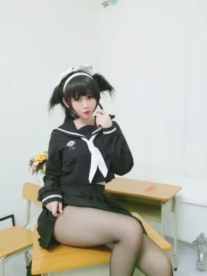 《爱岩》｜依酱 · 14张写真