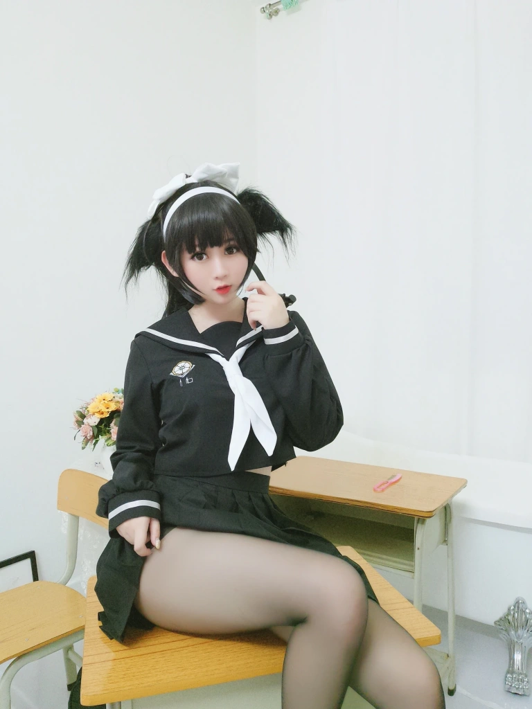 《爱岩》｜依酱 · 14张写真