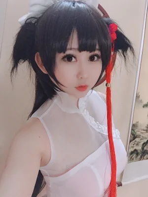《爱岩》｜依酱 · 14张写真