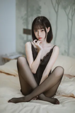 《黑色蕾丝睡衣》｜许岚 · 40张写真