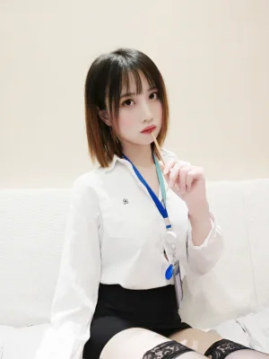 《OL系列》｜念雪 · 20张写真