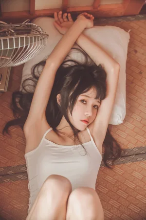 《桜桃未熟1 小背心换水手服》｜桜桃喵 · 144张写真