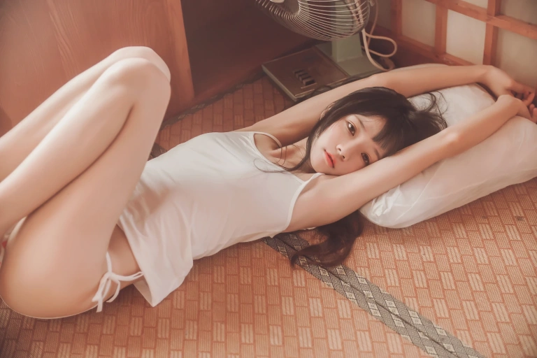 《桜桃未熟1 小背心换水手服》｜桜桃喵 · 144张写真