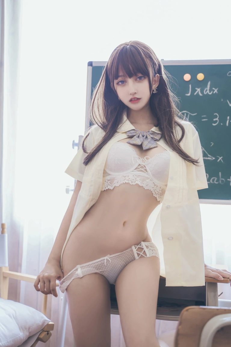 《教室写真》｜过期米线线喵 · 30张写真