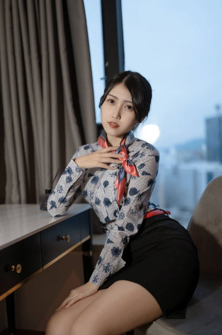 《东航空姐制服》｜不呆猫 · 66张写真、1 个视频