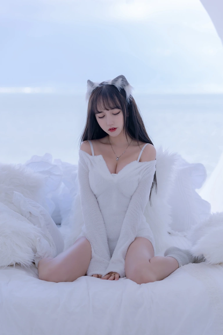 《小狼》｜过期米线线喵 · 56张写真
