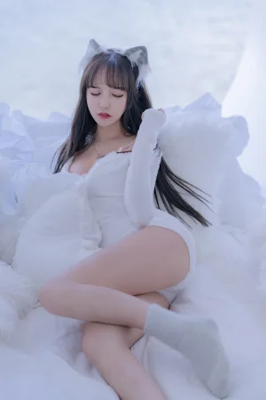 《小狼》｜过期米线线喵 · 56张写真