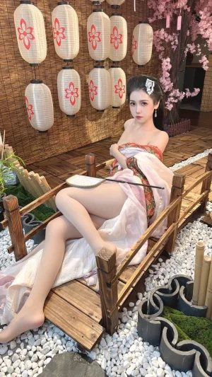 《B站舰长福利》｜不呆猫 · 129张写真、2 个视频