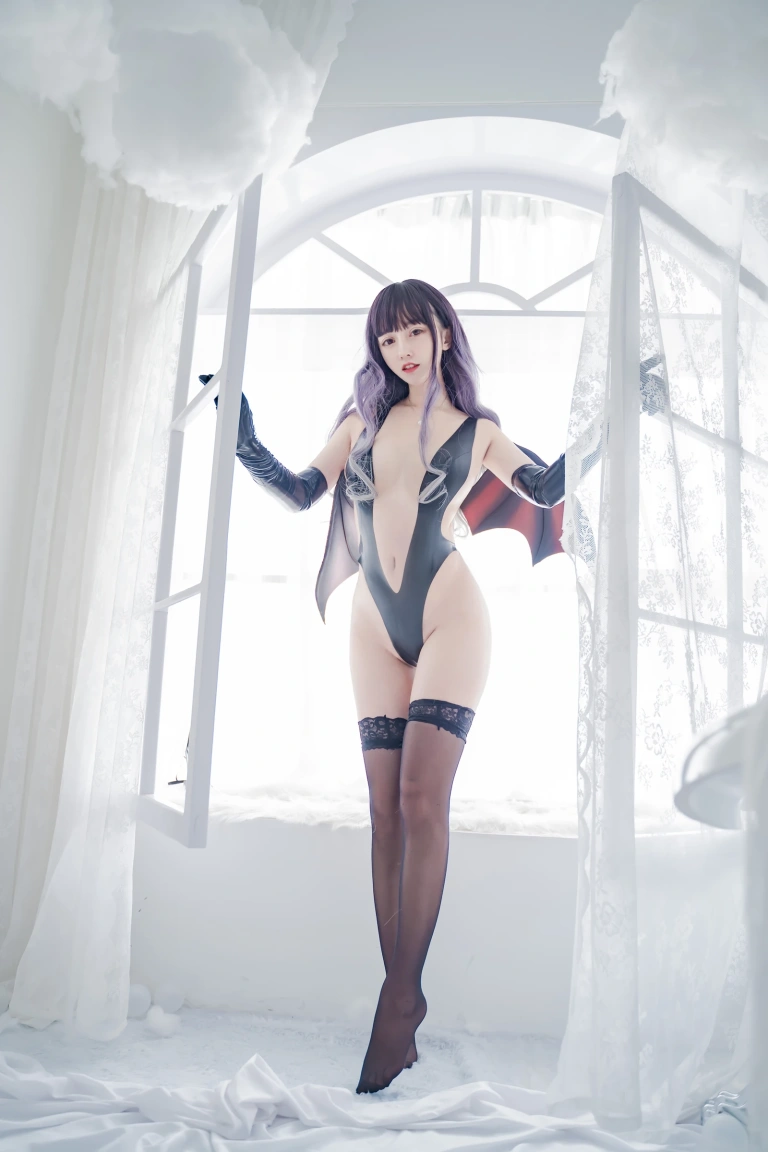 《胶衣恶魔》｜过期米线线喵 · 31张写真