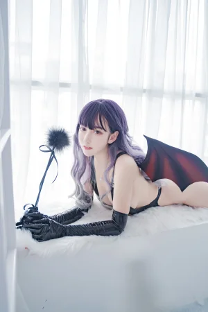《胶衣恶魔》｜过期米线线喵 · 31张写真