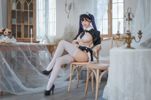 《工作女仆》｜蜜汁猫裘 · 50张写真、3 个视频