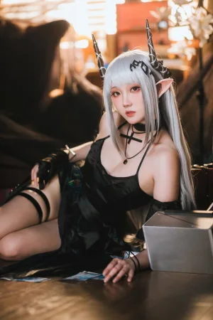 《明日方舟 泥岩音律联觉-零号特工》｜瓜希酱 · 25张写真