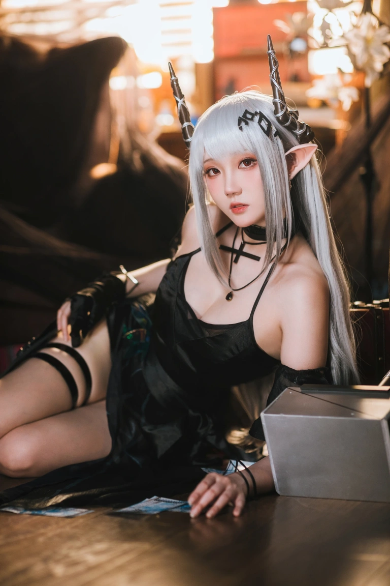 《明日方舟 泥岩音律联觉-零号特工》｜瓜希酱 · 25张写真