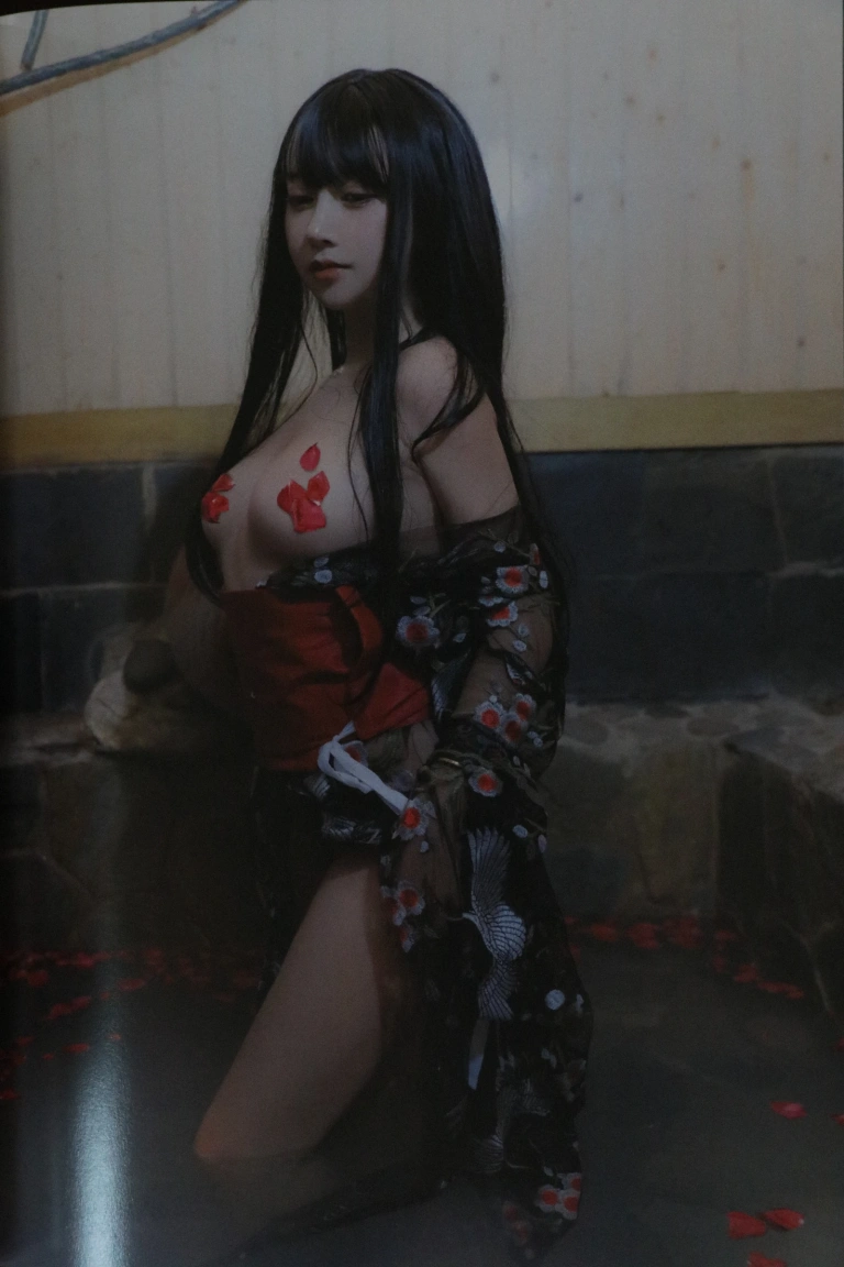 《温泉本（电子版+扫描版）》｜过期米线线喵 · 145张写真