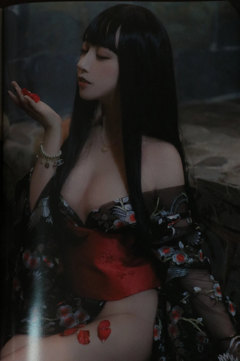 《温泉本（电子版+扫描版）》｜过期米线线喵 · 145张写真
