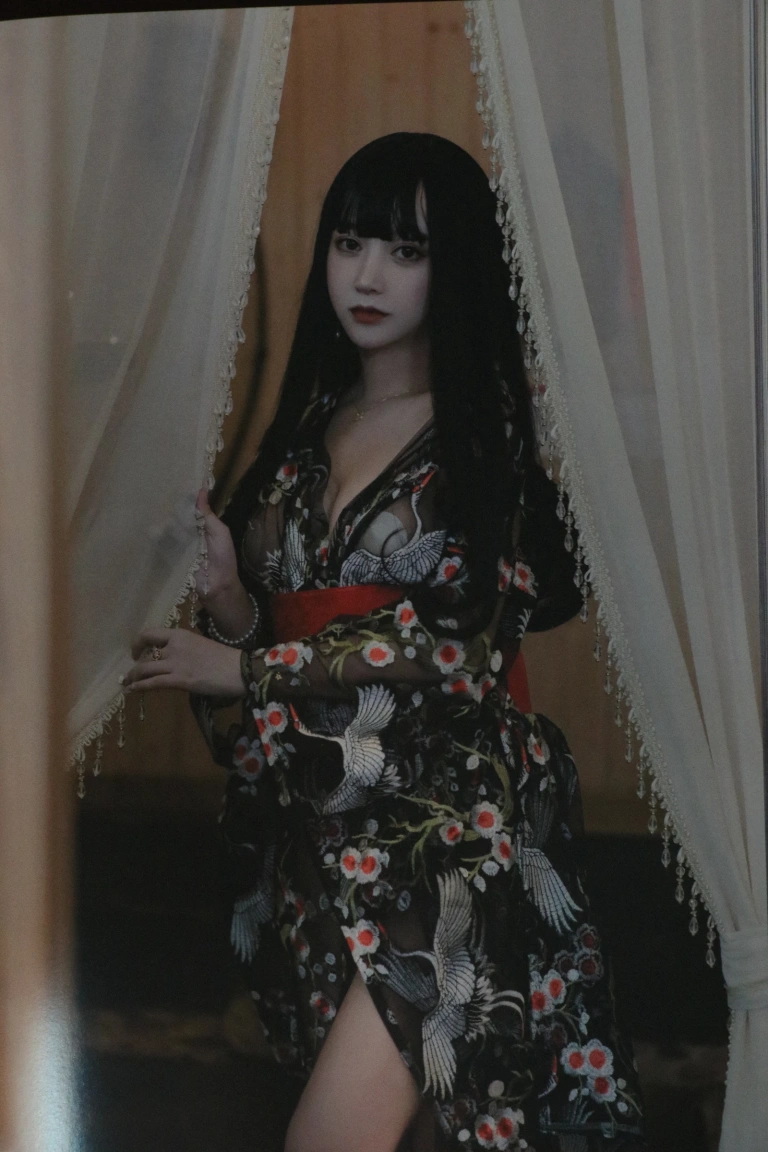 《温泉本（电子版+扫描版）》｜过期米线线喵 · 145张写真