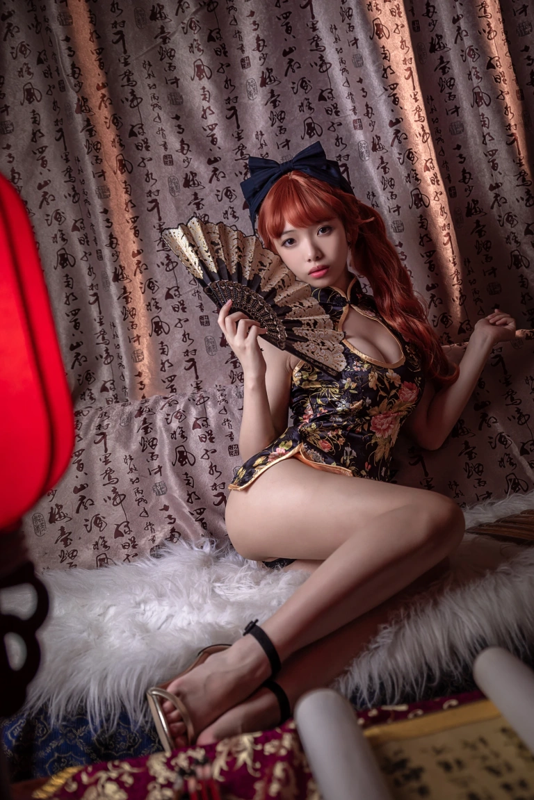 《低胸果足》｜雯仔不讲道理 · 15张写真