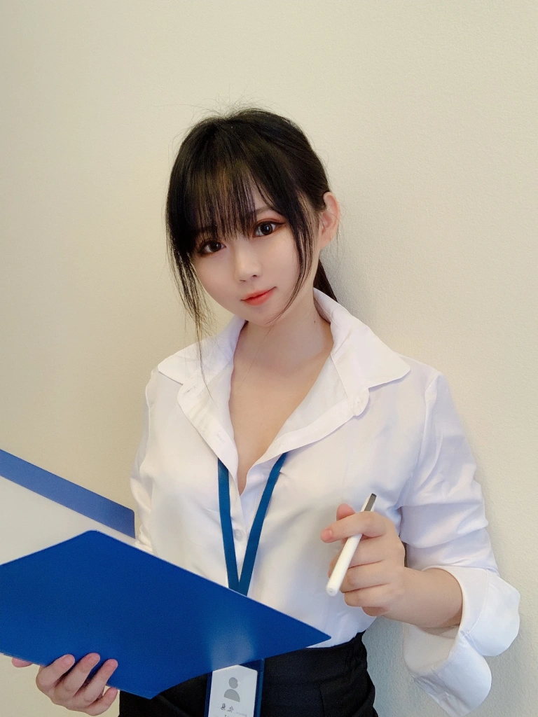《黑丝制服》｜依酱 · 29张写真