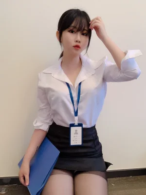 《黑丝制服》｜依酱 · 29张写真
