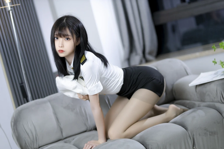 《灰丝制服》｜许岚 · 40张写真