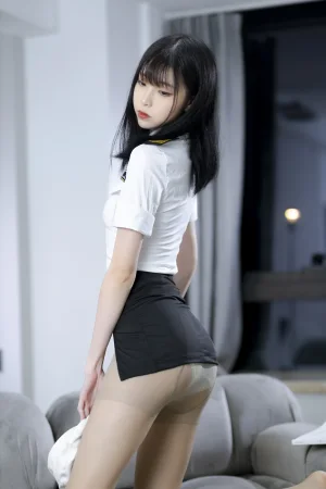 《灰丝制服》｜许岚 · 40张写真