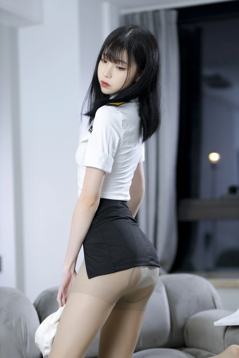 《灰丝制服》｜许岚 · 40张写真