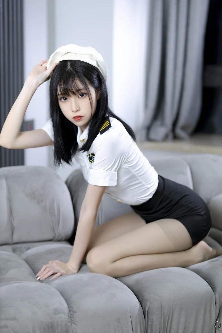 《灰丝制服》｜许岚 · 40张写真